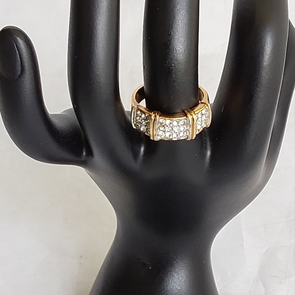 UNISEX SIZE 8 STUDDED RING - Picture 2 of 4